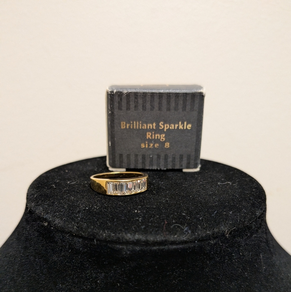 Avon Vintage 1992 Brilliant Sparkle Ring Gold tone Sz 8